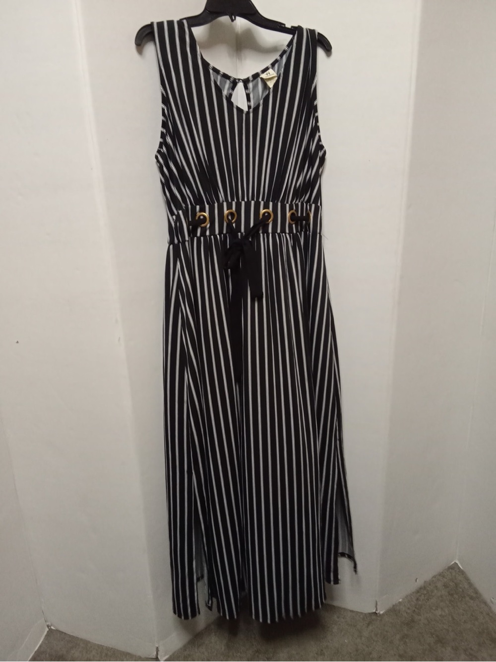 W Wrapper 2X Black & White Striped Sleeveless Maxi Dress